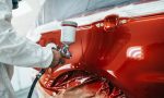 Pintar un coche: cuánto cuesta y por qué hay que avisar a la DGT