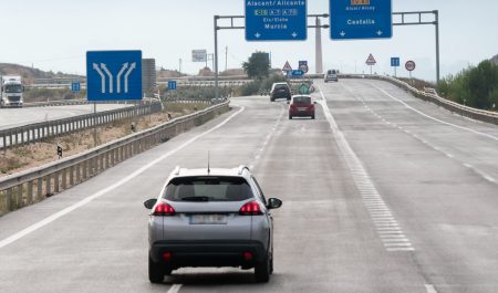 multa carril izquierdo