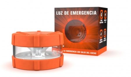Luces V-16: la gran superficie que vende dispositivos conectados con la DGT a muy buen precio, pero también balizas inútiles
