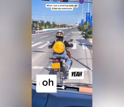 motocicleta chica