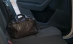 Unos pasajeros olvidan una gran suma de dinero tras un trayecto en Sevilla, aunque esto no es lo más extraño perdido en un taxi