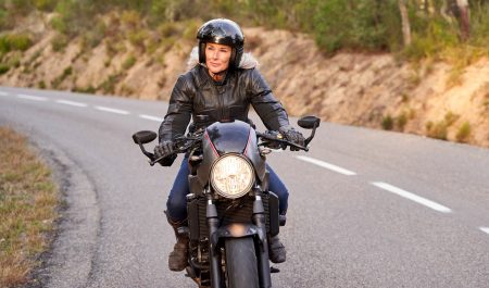 Mujer moto